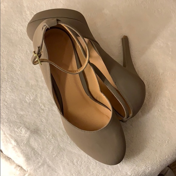 Suede strap pump - Picture 3 of 4